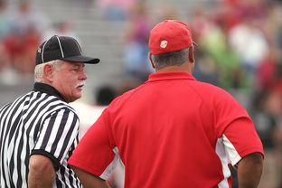 开云体育官网-教练战术布置频繁调整引发讨论，教练在布置战术时讲到了常用的比赛阵型